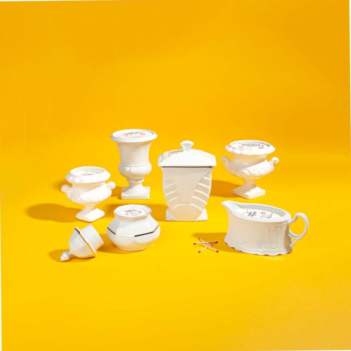 kerzen-in-vintage-behaeltern-aus-keramik